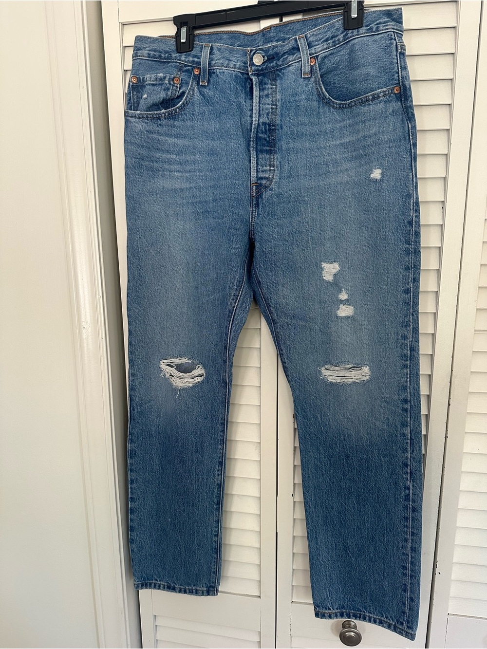 Classic Distressed Women’s Levi’s 501 Jeans